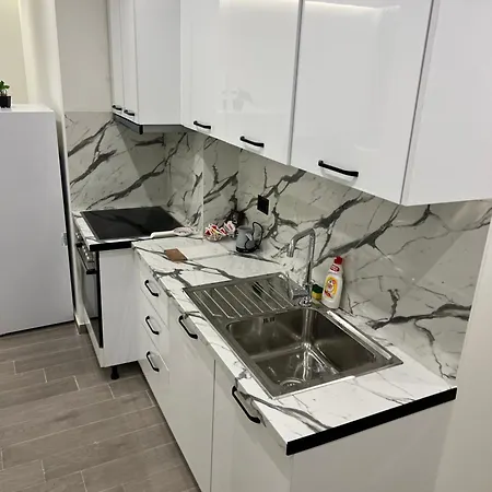 Greis 1 Τίρανα